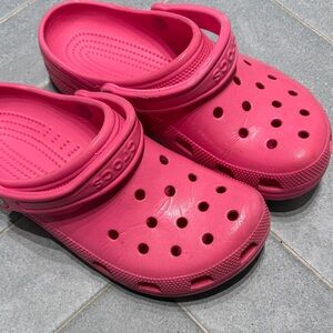 CROCS women’s glossy Bright Pink Classic Clog Sandals